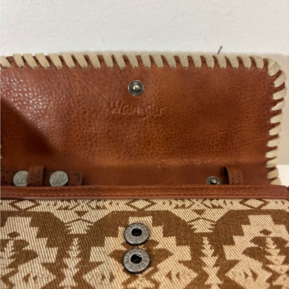 Wrangler Women Southwester Whipstitch Wristlet Wallet Western Brown Casual - Picture 3 of 11